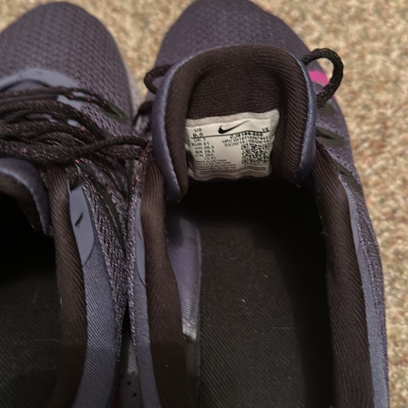 Nike Quest Shoes - Picture 3 of 4